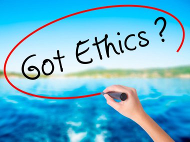 Kadın el yazma etik şeffaf boa üzerinde bir marker ile var