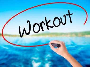 Kadın el yazma egzersiz şeffaf domuz üzerinde bir marker ile