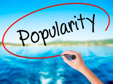 Kadın el yazma popülerlik şeffaf boa üzerinde bir marker ile