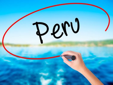Kadın el yazma Peru bir marker şeffaf kartı ile