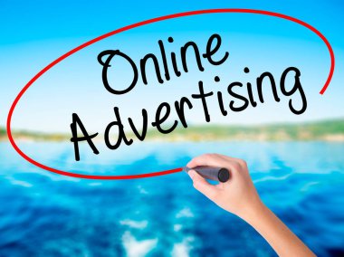 Kadın el yazma Online Reklam üzerine saydam bir marker ile