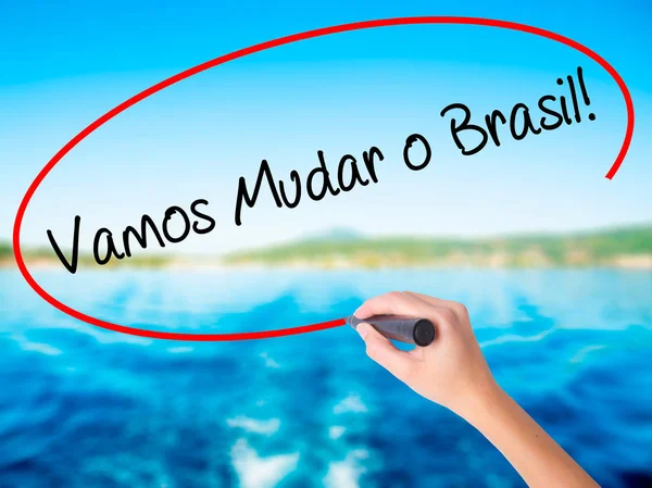 Woman Hand Writing Vamos Mudar o Brasil! (Cambiemos Brasil en — Foto de Stock