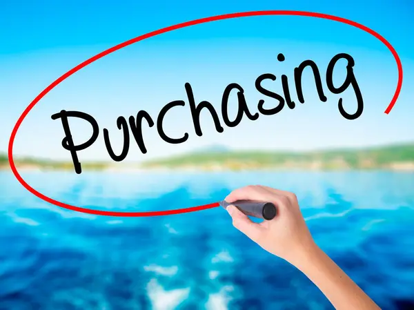 Kadın el yazma satın alma üzerinde şeffaf boa bir marker ile