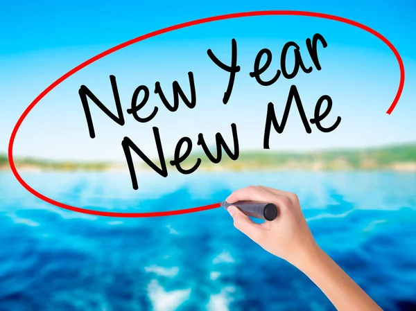 Nő kézzel írás új év új nekem, mint transparen marker — Stock Fotó