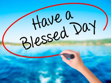 Kadın el yazma transp üzerinde bir marker ile harika bir gün var