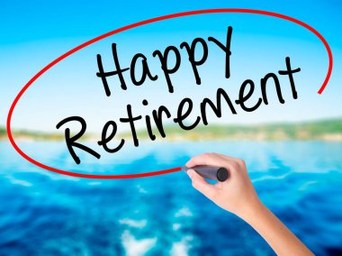 Kadın el yazma mutlu emeklilik transpar üzerinde bir marker ile