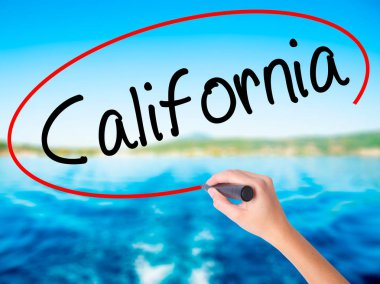 Kadın el yazma California şeffaf boa üzerinde bir marker ile