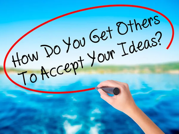 Woman Hand Writing How Do You Get Others To Accept Your Ideas? w — Stock Photo, Image