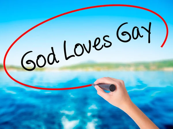 Donna mano scrittura dio ama gay con un marcatore oltre trasparente — Foto Stock
