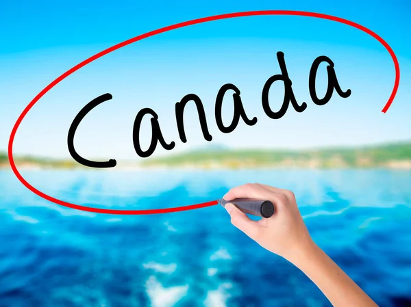 Donna mano scrittura Canada con un pennarello su tavola trasparente — Foto Stock