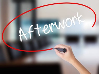Kadın el yazma Afterwork şeffaf boa üzerinde bir marker ile