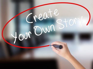 Kadın el yazma oluşturmak kendi hikayenizi tran üzerinde bir marker ile