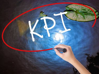İşaret o ile kadın el yazma KPI (anahtar performans göstergesi)
