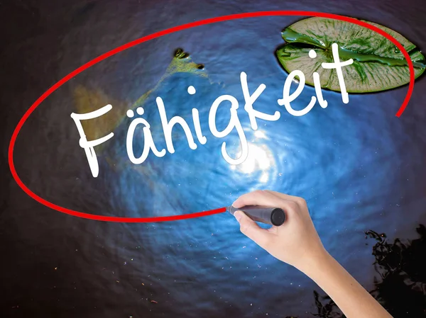 Weibliche Handschrift fahigkeit (Fähigkeit auf Deutsch) mit Marker ove — Stockfoto