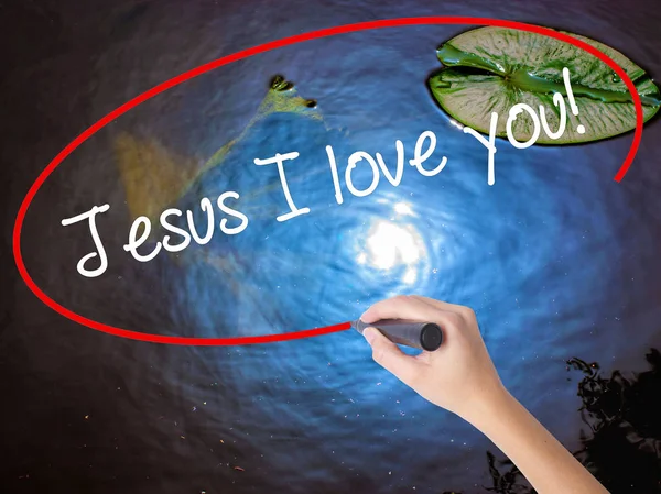 Mulher Mão Escrevendo Jesus Eu te amo! com marcador sobre transparen — Fotografia de Stock