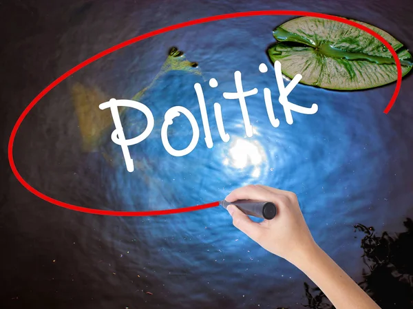 Frauenhandschrift Politik mit Filzstift über — Stockfoto