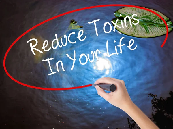 Kadın el yazma azaltın toksinler içinde Your Life t üzerinden marker ile