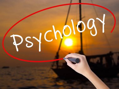 Kadın el yazma psikoloji şeffaf boa üzerinde bir marker ile