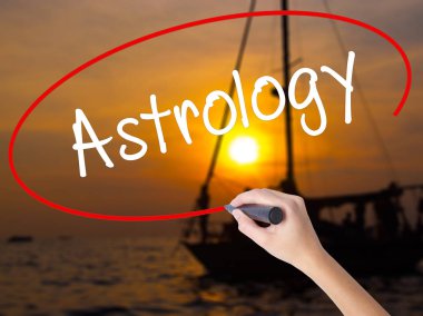 Kadın el yazma Astroloji şeffaf domuz üzerinde bir marker ile