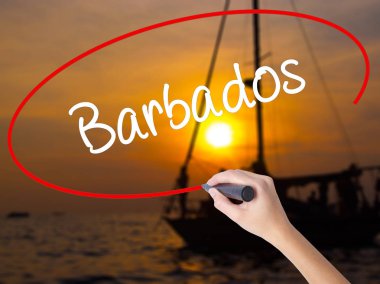 Kadın el yazma Barbados üzerinden saydam domuzu bir marker ile