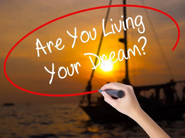 Kadın el yazma rüyanı yaşıyorsun? üzerinde bir marker ile