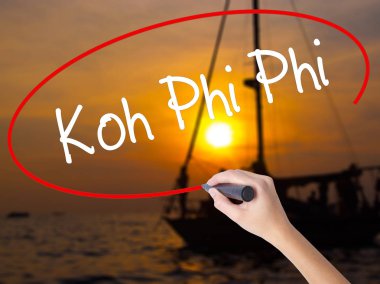 Kadın el yazma Koh Phi Phi şeffaf bo üzerinde bir marker ile