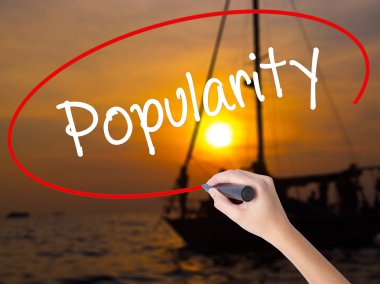 Kadın el yazma popülerlik şeffaf boa üzerinde bir marker ile