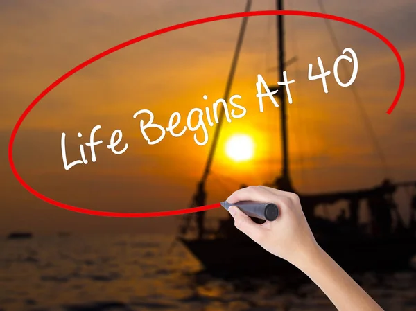 Woman Hand Writing Life Begins At 40  with a marker over transpa — Stock Photo, Image