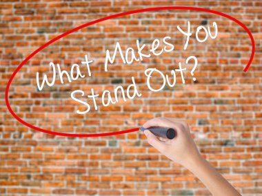 Kadın el ne yazıyorsun sen Stand yapar? siyah kalemi o ile