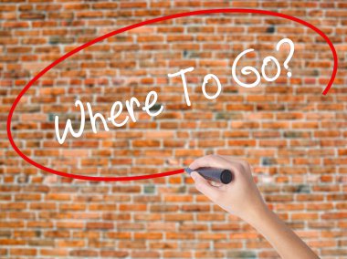 Kadın el gidin nerede yazılı? siyah kalemi ile görsel scre üzerinde