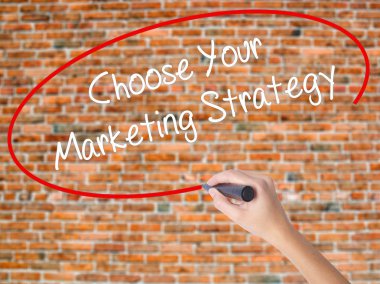 Kadın el yazma seçin Your pazarlama stratejisi ile siyah Ma