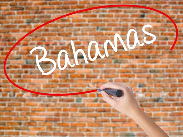 Woman Hand Writing Bahamas con marcador negro en pantalla visual —  Fotos de Stock
