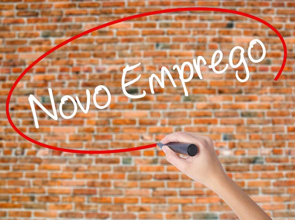 Kadın el yazma kapsamlı bir işaretleyici şeffaf kartı 