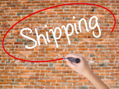 Kadın el yazma kapsamlı bir işaretleyici şeffaf kartı 