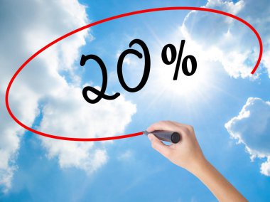 Kadın el % 20 ile siyah kalemi görsel ekranda yazma.