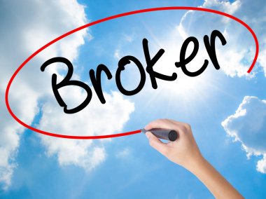 Kadın el yazma Broker görsel ekranda siyah kalemi ile