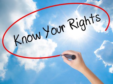 Kadın el yazma biliyorum Sayın haklarıyla görsel üzerinde siyah kalemi 