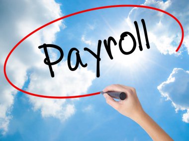 Kadın el yazma bordro ile görsel ekranda siyah kalemi