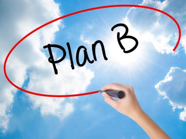 Kadın el yazma Plan B görsel ekranda siyah kalemi ile
