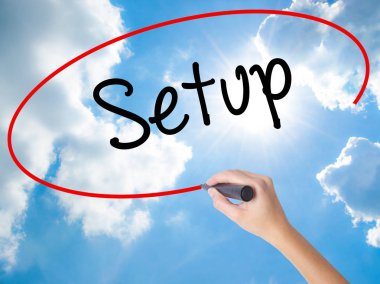 Kadın el yazma Kur görsel ekranda siyah kalemi ile