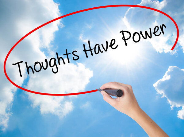 Мысли о женской рукописи имеют силу с черным маркером на визу
