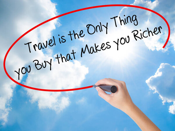 Женщина ручной работы путешествия это единственное, что вы покупаете, что делает вас
