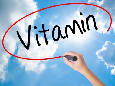 Kadın el yazma vitamini görsel ekranda siyah kalemi ile