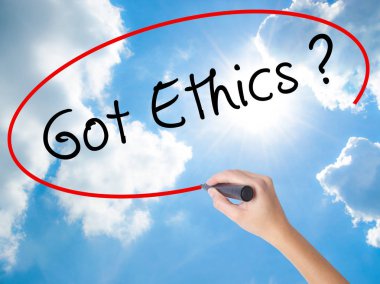 Kadın el yazma etik görsel ekranda siyah kalemi ile var