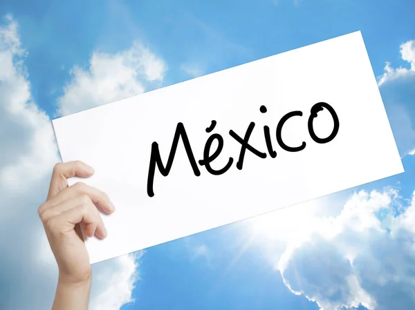 男子手拿着纸文本墨西哥 （西班牙语）。登录 w — 图库照片
