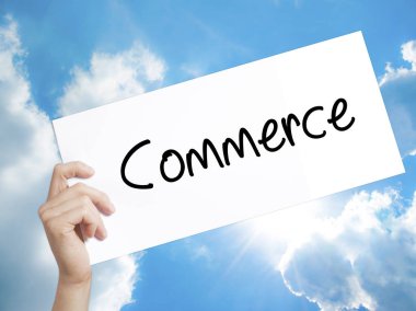 Beyaz kağıt ticaret işareti. Holding adam el kağıt metinle. 
