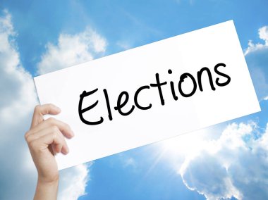 Seçimlerin beyaz kağıda imzala. Holding adam el kağıt metinle.