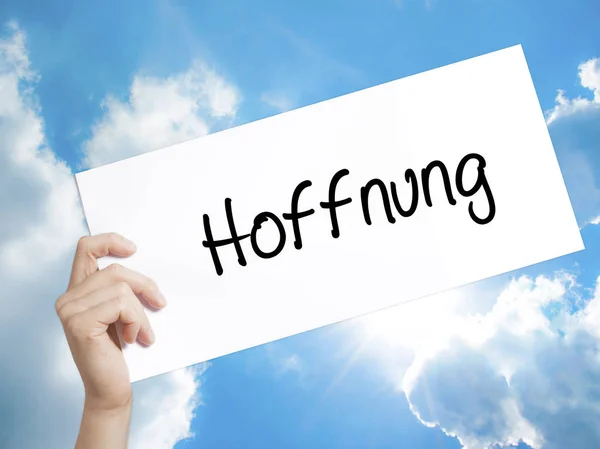 Hoffnung (naděje v němčině) znak na bílém papíře. Člověk ruku Holdin — Stock fotografie