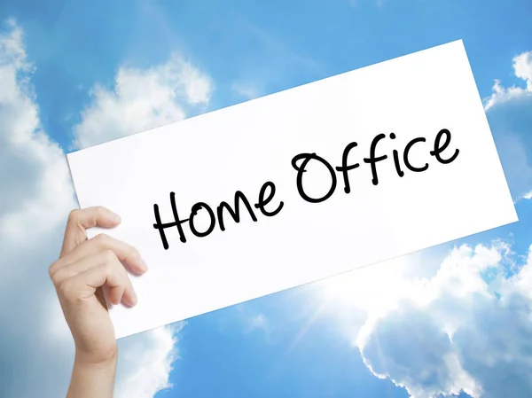 Home Office Firma su carta bianca. Uomo mano che tiene carta con tex — Foto Stock