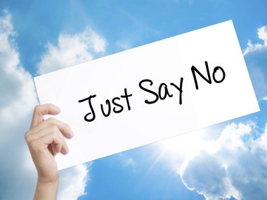 Beyaz kağıt üzerine iz yok diyelim. Tex ile kağıt tutan adam el